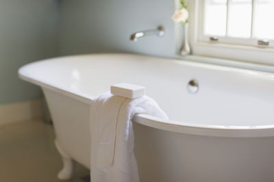 Decorative Bathtub with Clawfoot Design